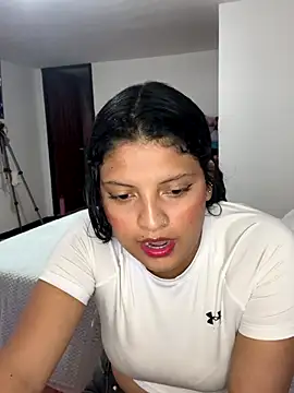 Snapshot of tati__22 chatting on 09-27-25, 06:03 tati 22 online show from 09-27-25, 06:03