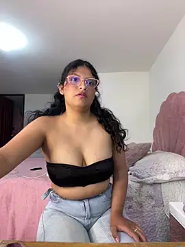 Snapshot of tati__22 chatting on 10-06-25, 06:08 tati 22 online show from 10-06-25, 06:08