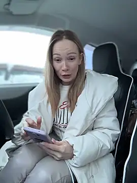 Snapshot of LavenderHot chatting on 12-21-25, 02:57 LavenderHot online show from 12-21-25, 02:57