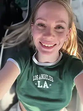 Snapshot of LavenderHot chatting on 03-09-25, 08:18 LavenderHot online show from 03-09-25, 08:18