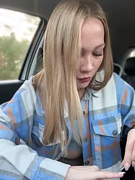 Snapshot of LavenderHot chatting on 10-22-25, 01:49 LavenderHot online show from 10-22-25, 01:49