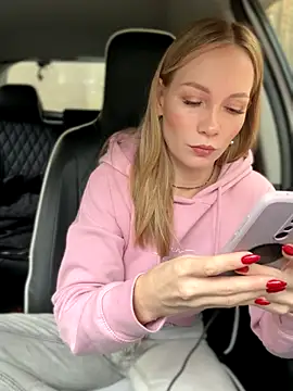 Snapshot of LavenderHot chatting on 10-04-25, 01:51 LavenderHot online show from 10-04-25, 01:51