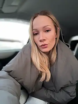 Snapshot of LavenderHot chatting on 12-18-25, 02:49 LavenderHot online show from 12-18-25, 02:49