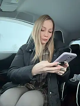 Snapshot of LavenderHot chatting on 11-25-25, 02:12 LavenderHot online show from 11-25-25, 02:12