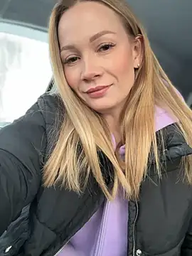 Snapshot of LavenderHot chatting on 11-15-25, 02:37 LavenderHot online show from 11-15-25, 02:37