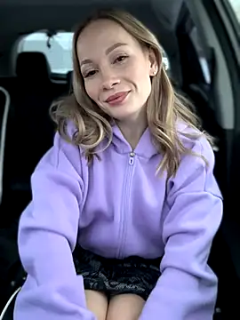 Snapshot of LavenderHot chatting on 11-19-25, 02:11 LavenderHot online show from 11-19-25, 02:11