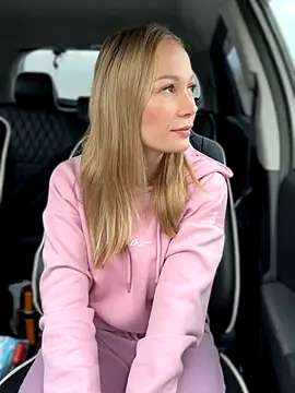 Snapshot of LavenderHot chatting on 10-11-25, 01:39 LavenderHot online show from 10-11-25, 01:39