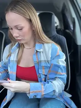 Snapshot of LavenderHot chatting on 10-13-25, 01:51 LavenderHot online show from 10-13-25, 01:51