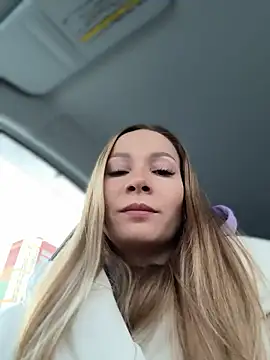 Snapshot of LavenderHot chatting on 01-11-26, 02:51 LavenderHot online show from 01-11-26, 02:51