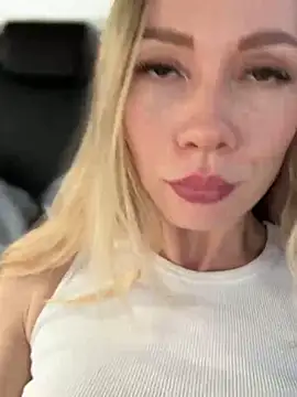 Snapshot of LavenderHot chatting on 03-02-25, 04:39 LavenderHot online show from 03-02-25, 04:39