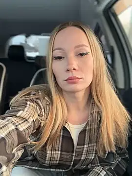 Snapshot of LavenderHot chatting on 11-16-25, 02:27 LavenderHot online show from 11-16-25, 02:27