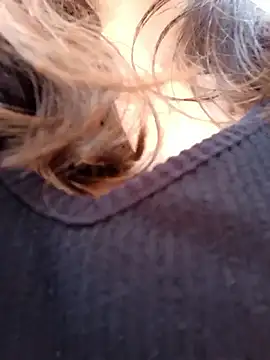 Snapshot of Violeta_12- chatting on 02-11-26, 02:17 Violeta 12- online show from 02-11-26, 02:17