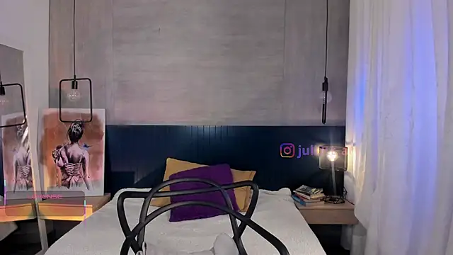Snapshot of _julietta chatting on 05-06-26, 01:04 julietta online show from 05-06-26, 01:04