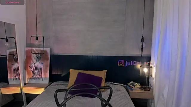 Snapshot of _julietta chatting on 05-07-26, 12:52 julietta online show from 05-07-26, 12:52