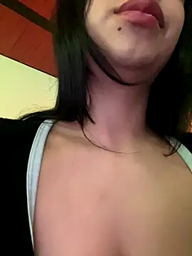 Snapshot of CieloTaylor chatting on 10-01-25, 01:22 CieloTaylor online show from 10-01-25, 01:22