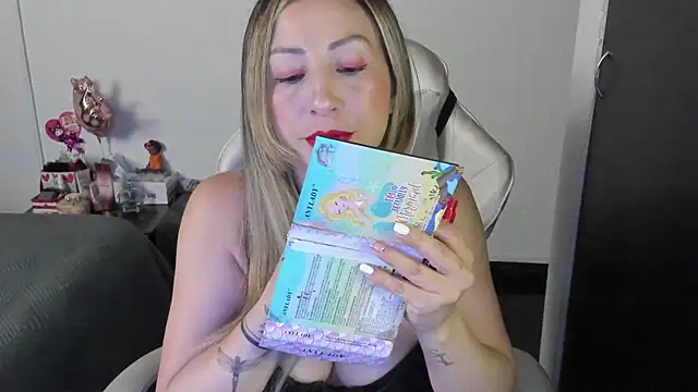 Andreina Suann online show from 11-28-25, 11:43