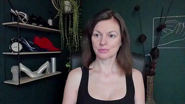 Snapshot of VivianWILD chatting on 03-18-25, 07:01 VivianWILD online show from 03-18-25, 07:01