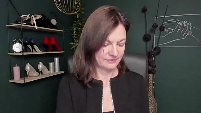 Snapshot of VivianWILD chatting on 09-30-25, 06:41 VivianWILD online show from 09-30-25, 06:41