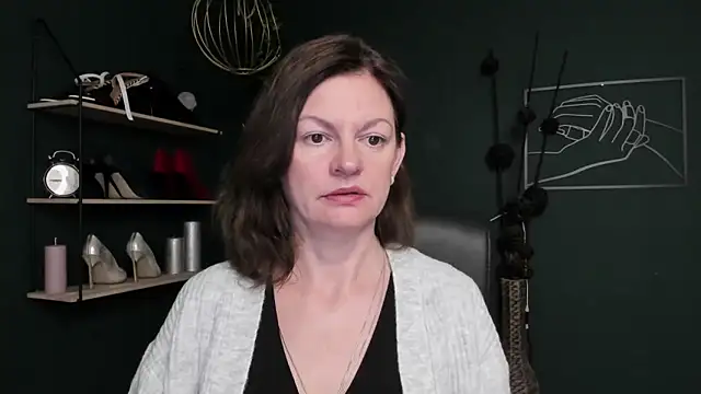 Snapshot of VivianWILD chatting on 10-20-25, 06:04 VivianWILD online show from 10-20-25, 06:04