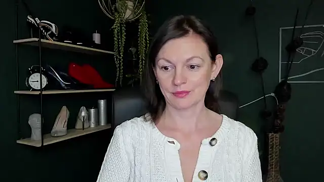 Snapshot of VivianWILD chatting on 03-21-25, 06:49 VivianWILD online show from 03-21-25, 06:49