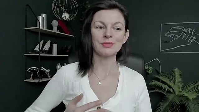 Snapshot of VivianWILD chatting on 02-26-26, 07:41 VivianWILD online show from 02-26-26, 07:41