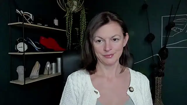 Snapshot of VivianWILD chatting on 03-20-25, 10:54 VivianWILD online show from 03-20-25, 10:54