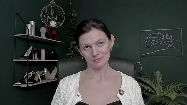 Snapshot of VivianWILD chatting on 12-18-25, 07:07 VivianWILD online show from 12-18-25, 07:07