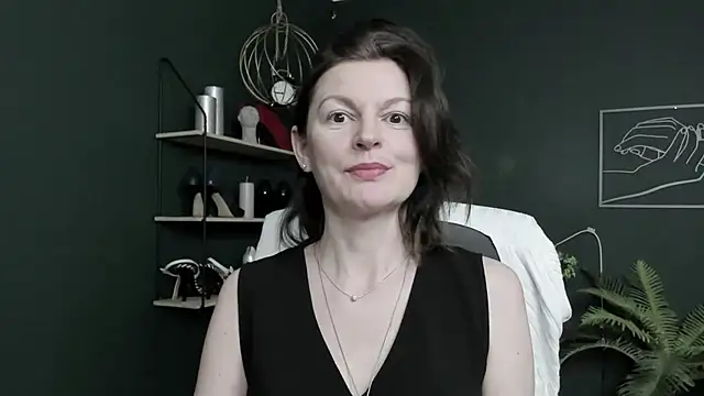 Snapshot of VivianWILD chatting on 04-21-26, 05:58 VivianWILD online show from 04-21-26, 05:58