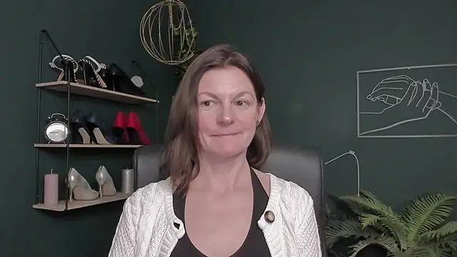 Snapshot of VivianWILD chatting on 11-10-25, 07:41 VivianWILD online show from 11-10-25, 07:41