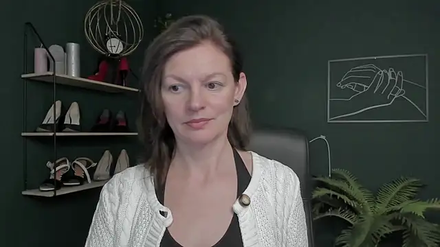 Snapshot of VivianWILD chatting on 11-11-25, 12:22 VivianWILD online show from 11-11-25, 12:22