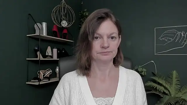 Snapshot of VivianWILD chatting on 11-27-25, 07:09 VivianWILD online show from 11-27-25, 07:09