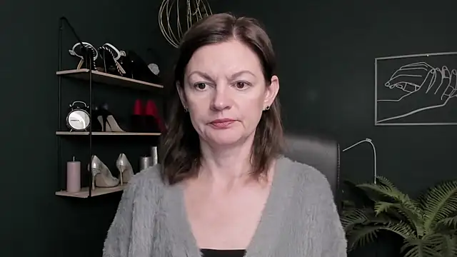 Snapshot of VivianWILD chatting on 10-28-25, 07:40 VivianWILD online show from 10-28-25, 07:40