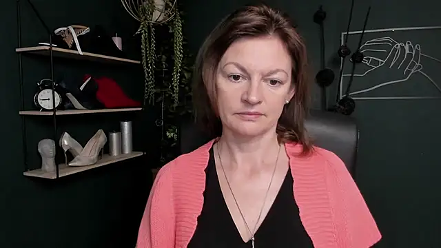 Snapshot of VivianWILD chatting on 09-10-25, 08:24 VivianWILD online show from 09-10-25, 08:24