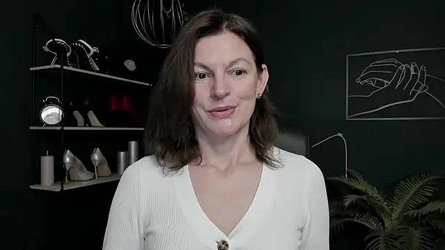 Snapshot of VivianWILD chatting on 11-03-25, 06:51 VivianWILD online show from 11-03-25, 06:51