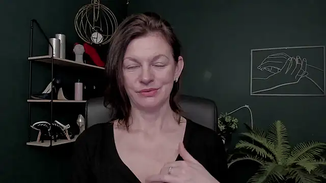 Snapshot of VivianWILD chatting on 01-16-26, 07:01 VivianWILD online show from 01-16-26, 07:01