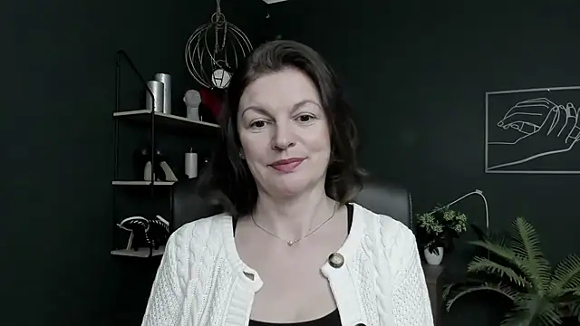 Snapshot of VivianWILD chatting on 04-30-26, 06:42 VivianWILD online show from 04-30-26, 06:42