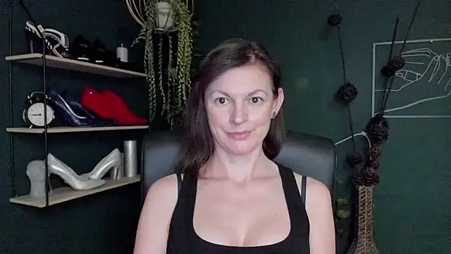 Snapshot of VivianWILD chatting on 03-18-25, 01:23 VivianWILD online show from 03-18-25, 01:23