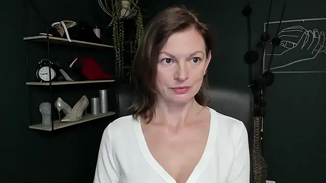 Snapshot of VivianWILD chatting on 09-22-25, 08:42 VivianWILD online show from 09-22-25, 08:42