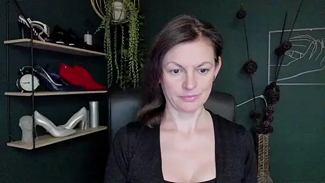 Snapshot of VivianWILD chatting on 03-18-25, 10:17 VivianWILD online show from 03-18-25, 10:17