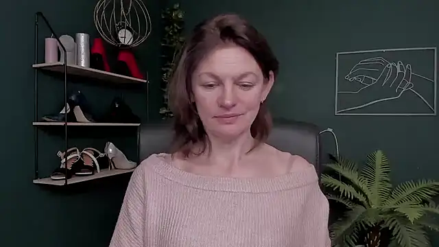 Snapshot of VivianWILD chatting on 11-20-25, 06:47 VivianWILD online show from 11-20-25, 06:47