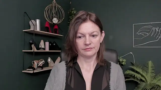 Snapshot of VivianWILD chatting on 11-28-25, 07:41 VivianWILD online show from 11-28-25, 07:41