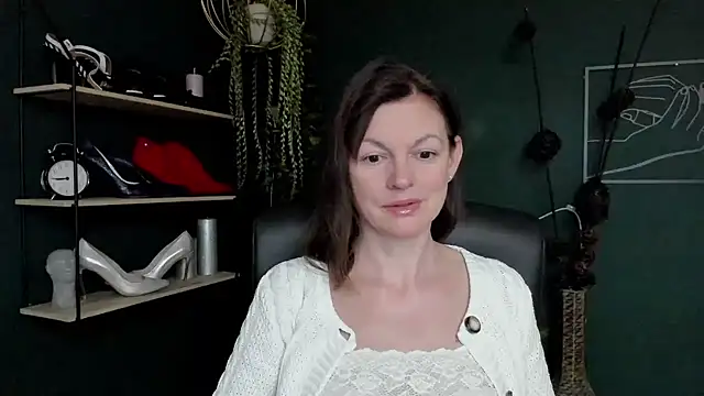 Snapshot of VivianWILD chatting on 03-19-25, 06:57 VivianWILD online show from 03-19-25, 06:57