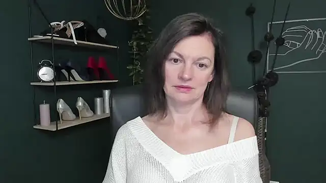 Snapshot of VivianWILD chatting on 09-27-25, 06:19 VivianWILD online show from 09-27-25, 06:19