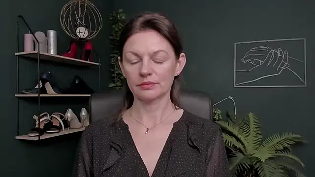 Snapshot of VivianWILD chatting on 11-13-25, 07:34 VivianWILD online show from 11-13-25, 07:34