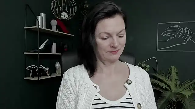 Snapshot of VivianWILD chatting on 02-25-26, 07:52 VivianWILD online show from 02-25-26, 07:52