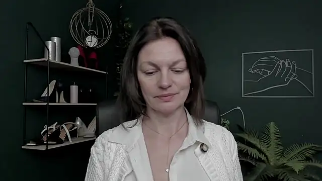 Snapshot of VivianWILD chatting on 12-17-25, 08:30 VivianWILD online show from 12-17-25, 08:30