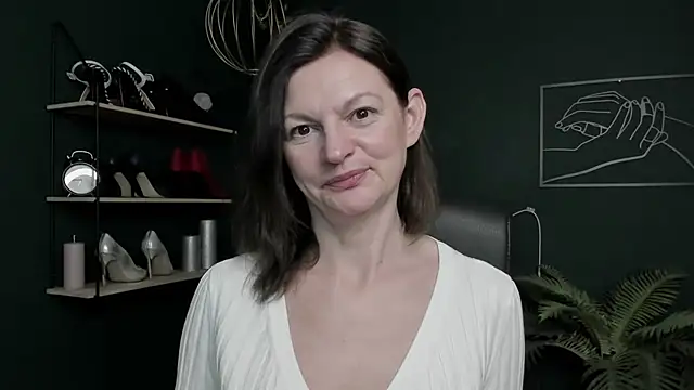 Snapshot of VivianWILD chatting on 11-05-25, 07:00 VivianWILD online show from 11-05-25, 07:00