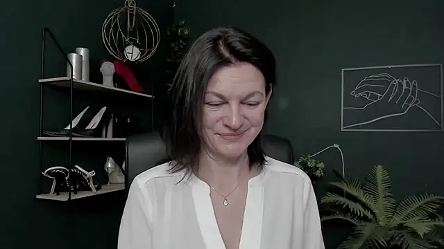 Snapshot of VivianWILD chatting on 01-19-26, 06:50 VivianWILD online show from 01-19-26, 06:50