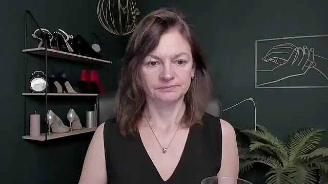 Snapshot of VivianWILD chatting on 11-04-25, 06:50 VivianWILD online show from 11-04-25, 06:50