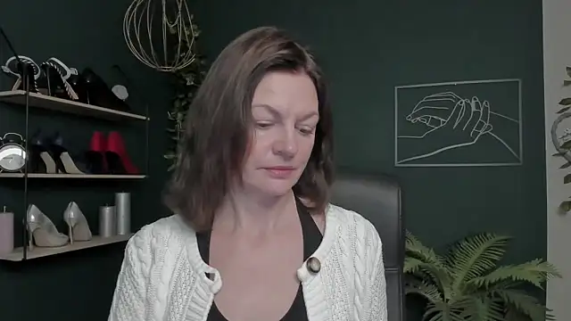 Snapshot of VivianWILD chatting on 11-10-25, 07:35 VivianWILD online show from 11-10-25, 07:35